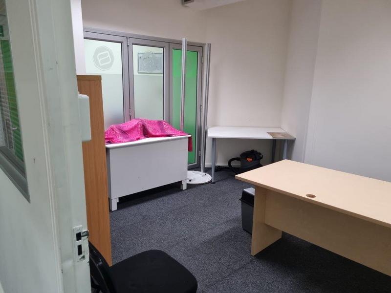To Let Commercial Property for Rent in Mowbray Western Cape